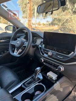 نيسان ألتيما